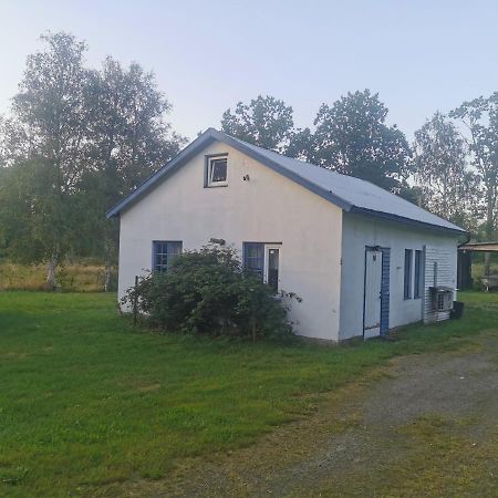 Vacker Hus I Naturen Froseke Luaran gambar