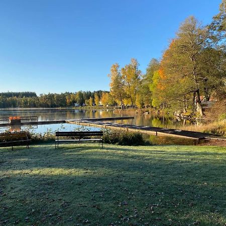 Vacker Hus I Naturen Froseke Luaran gambar