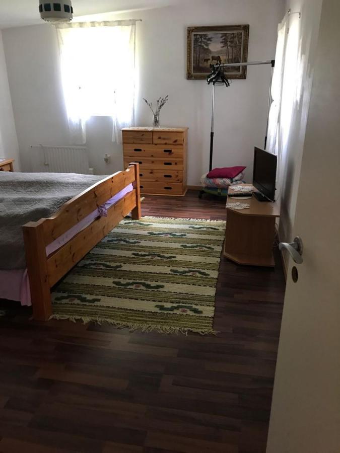 Vacker Hus I Naturen Froseke Luaran gambar