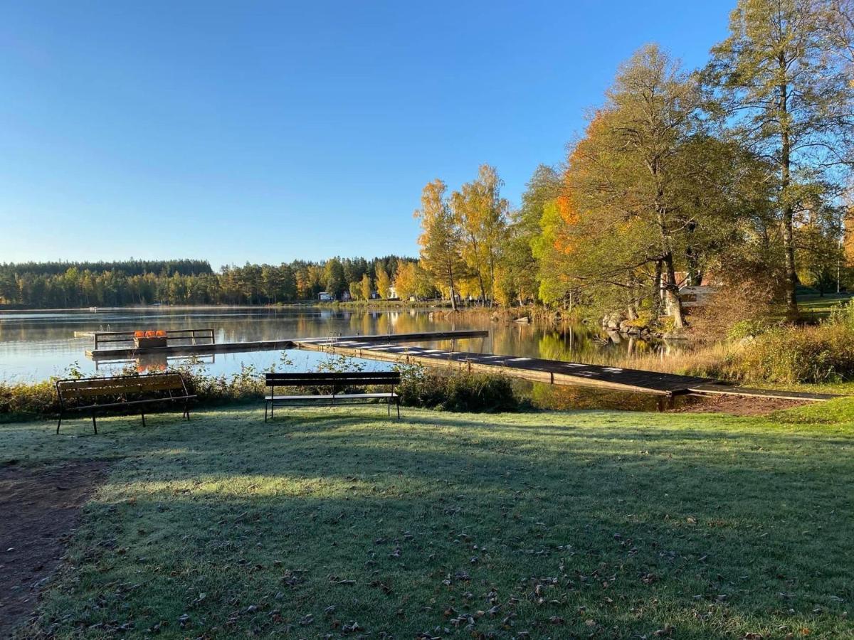 Vacker Hus I Naturen Froseke Luaran gambar