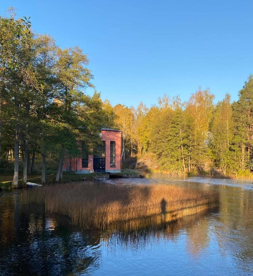 Vacker Hus I Naturen Froseke Luaran gambar